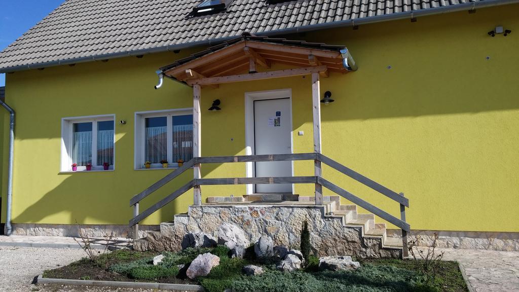 Hunters House Kft Bed And Breakfast Toltestava Екстериор снимка