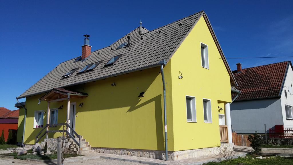 Hunters House Kft Bed And Breakfast Toltestava Екстериор снимка
